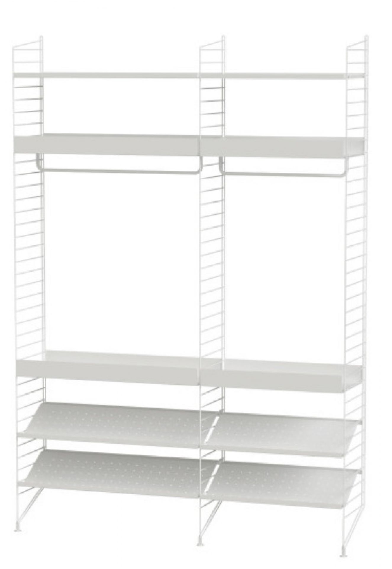 Weißes String Regalsystem für das Schlafzimmer mit Regalböden und Kleiderstangen.